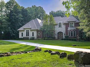 8307 Granite Ct, Dexter, MI 48130