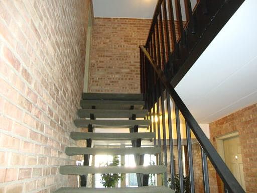 4th image of 5540 W 103rd St APT 2A