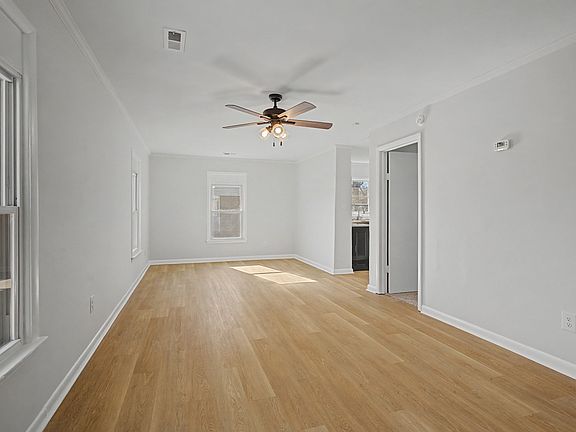 4th image of 110 Green Meadow Dr