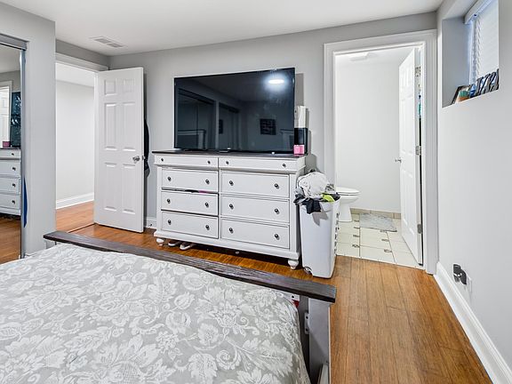 4th image of 4639 N Dover St #1S