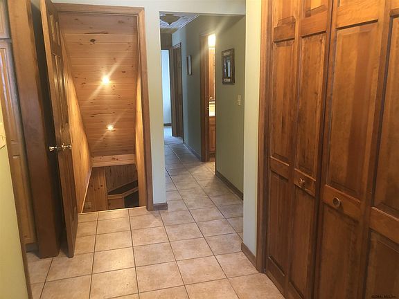 2nd image of 129 Wildwood Pl