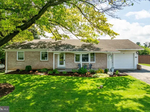 2542 Siegrist Rd, Ronks, PA 17572