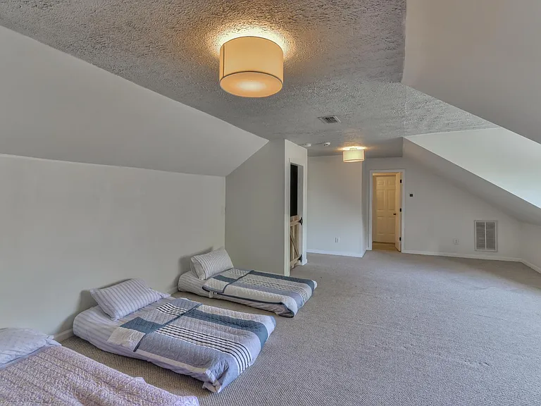 1236 Hunters Point Ln — Photo 36