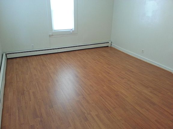 4th image of 220 Washington St APT 3