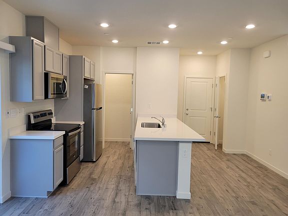 4th image of 3113 Pruett Dr