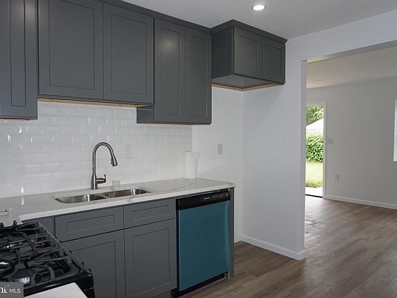 4th image of 406 Bethune Dr
