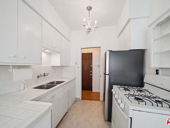 4th image of 140 S Elm Dr #1