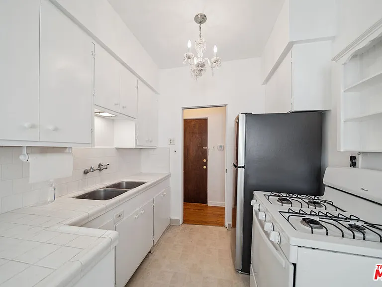 140 S Elm Dr #1 — Photo 4