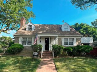 129 Lawrence St, New Hyde Park, NY 11040