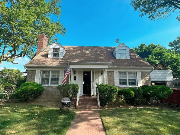 129 Lawrence Street, New Hyde Park, NY 11040