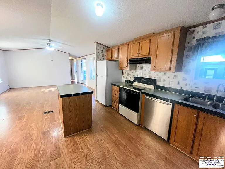 15953 Date Dr — Photo 9
