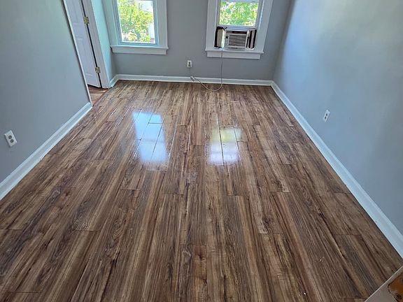 5th image of 122 Marshall St Floor 2