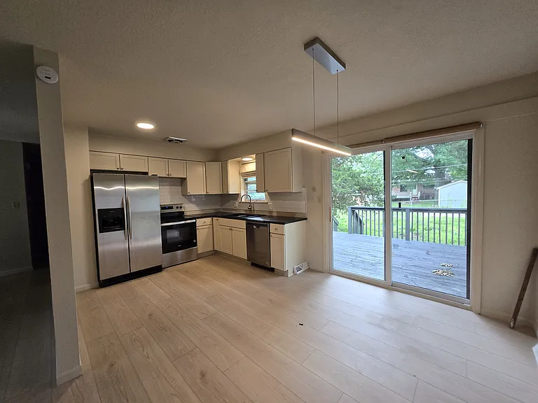 800 Sycamore Ln — Photo 2