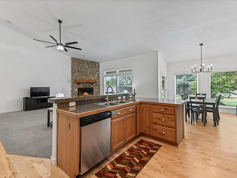 2544 W Teano Dr — Photo 15