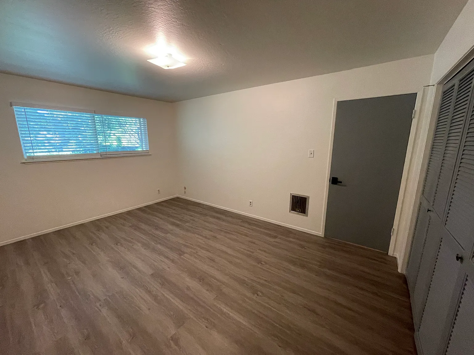 2 bed, 850 sqft, $2,500 — Photo 3