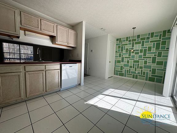 4th image of 26 Chatelaine Cir SE