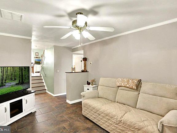 3rd image of 460 Moonflower Ave