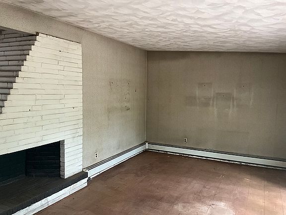 4th image of 25 Linda Rd