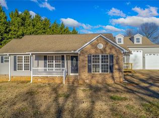 439 Sunburst Ln, Inman, SC 29349