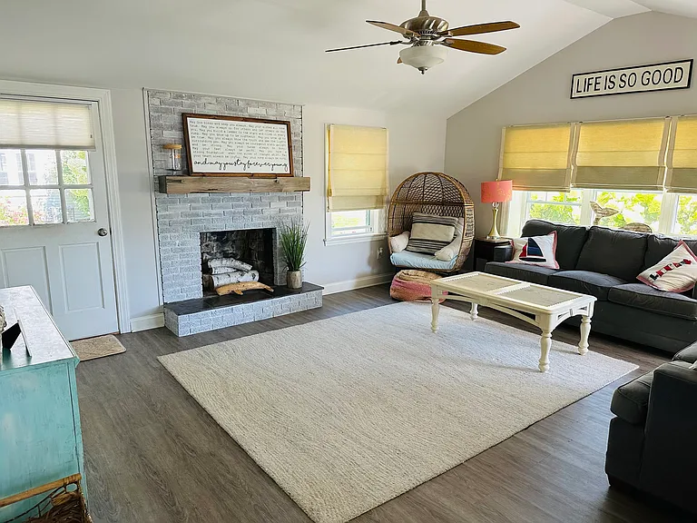 21 Town Beach Rd — Photo 10