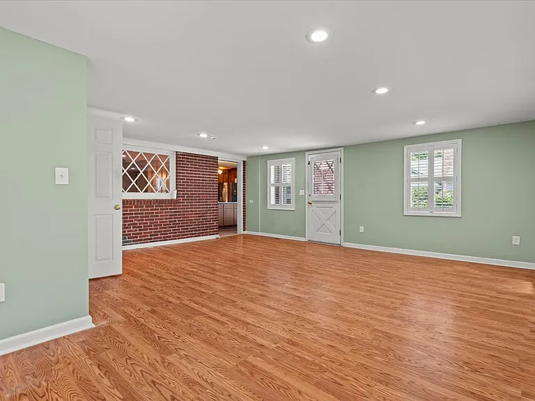 726 Wisteria Dr — Photo 35
