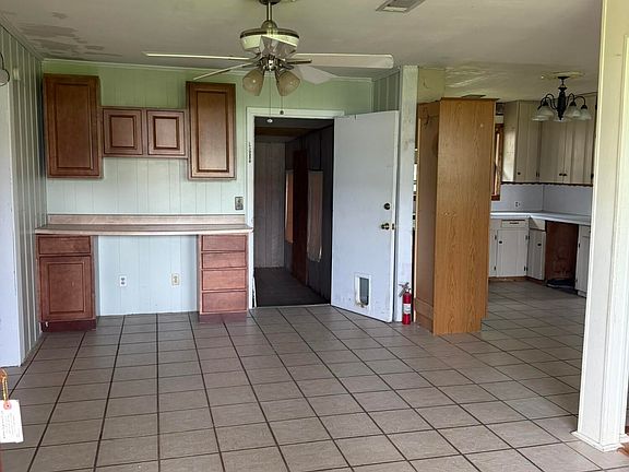 2nd image of 407 Miller Ave