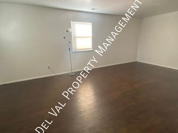 3rd image of 303 Corinthian Ave Floor 1