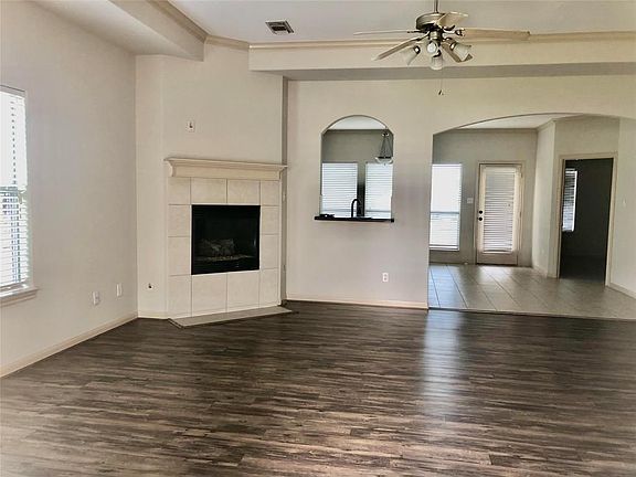 3rd image of 145 Cove Cir
