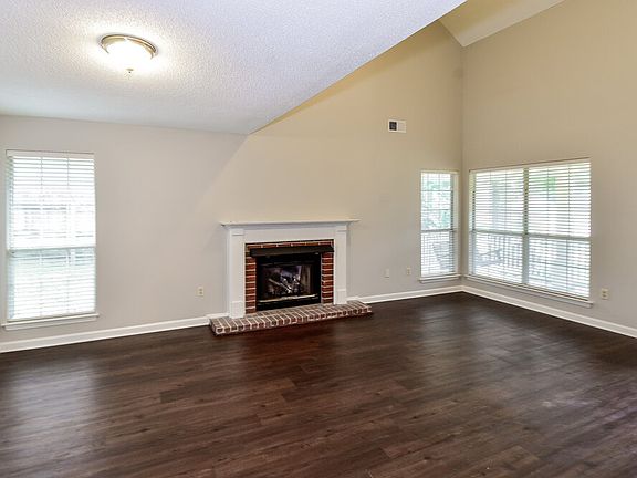 3rd image of 5885 Southridge Dr