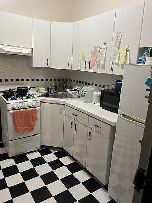 3rd image of 302 W 105th St APT 2C