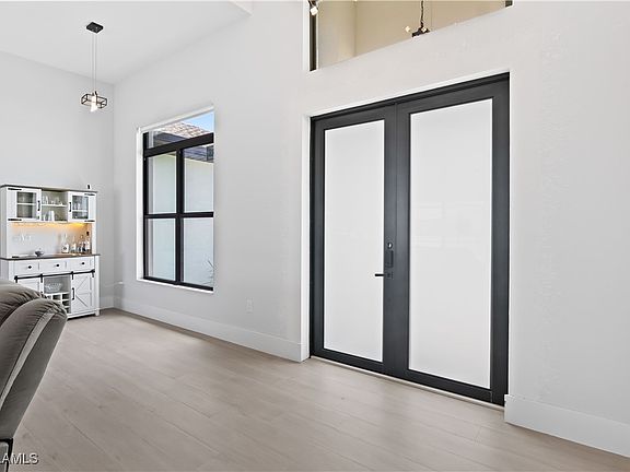 4th image of 301 NW 36th Ave