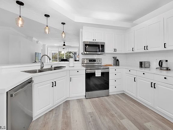 3rd image of 6800 Satinleaf Rd S APT 104