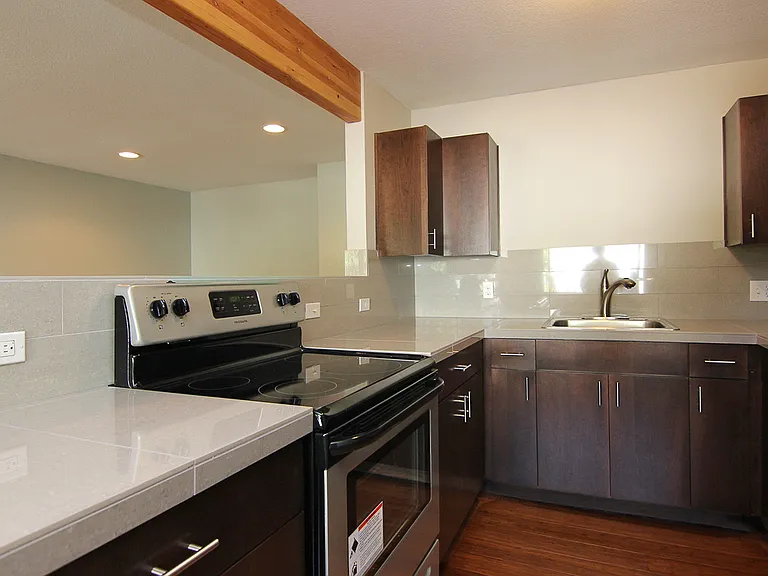 1530 SE Reedway St — Photo 4