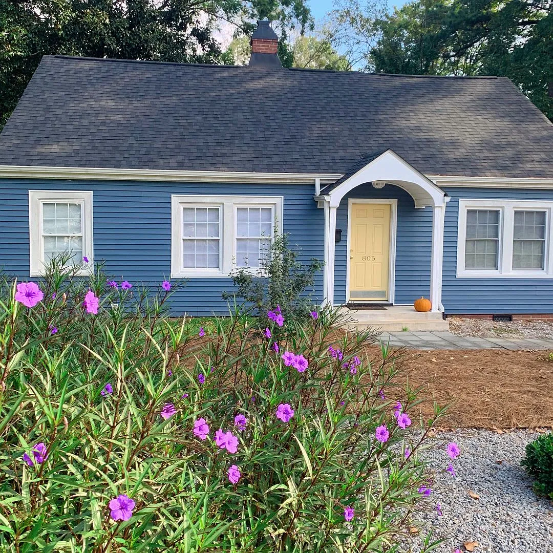 3 Beds 2 Baths - fenced in backyard — Photo 1