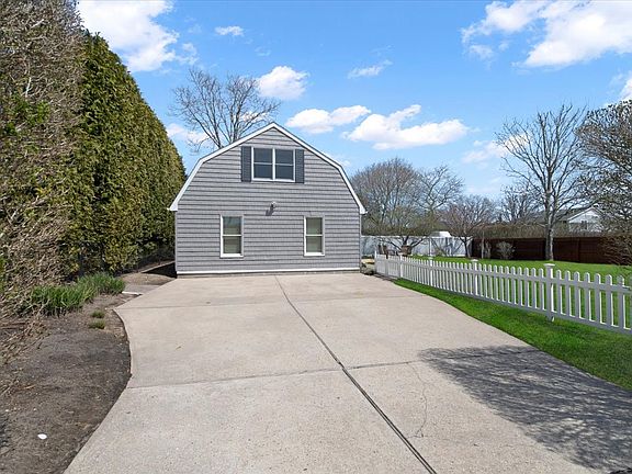 2nd image of 25 Gardners Ln