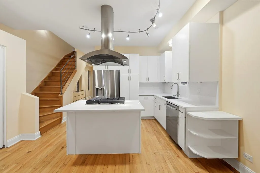 945 N Honore St, Unit 3 — Photo 4