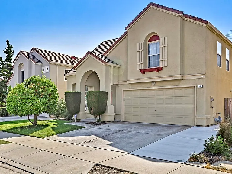 1654 Wyndham Dr — Photo 35