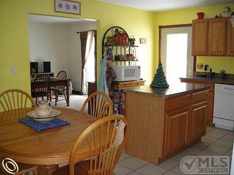 Country Kitchen 2.JPG
