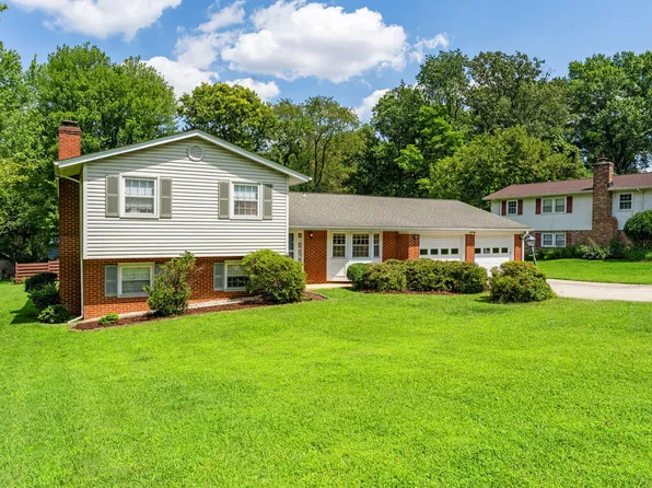 9904 Vale Rd, Vienna, VA 22181