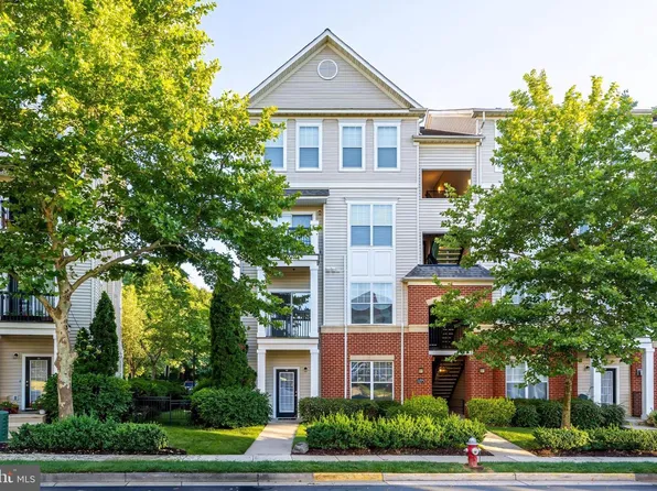11375 Aristotle Dr #9-101, Fairfax, VA 22030