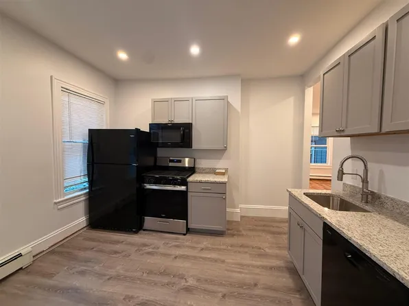 39 Oak St, Somerville, MA 02143