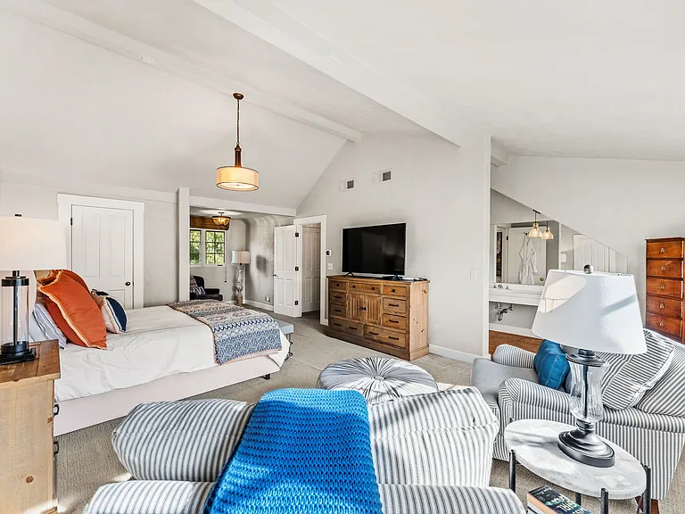 2850 Silverado Trl — Photo 64