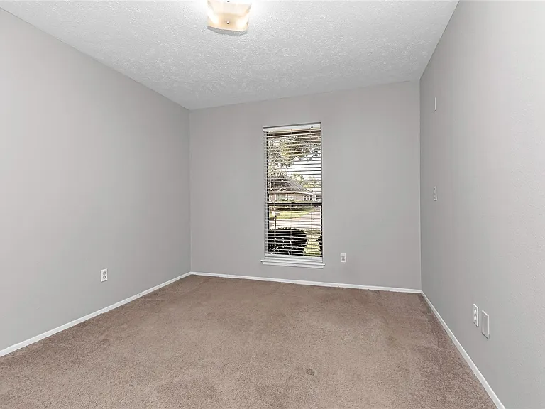 2710 Green Fields Dr — Photo 20