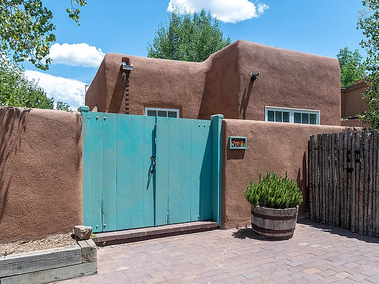 537 Garcia St — Photo 24