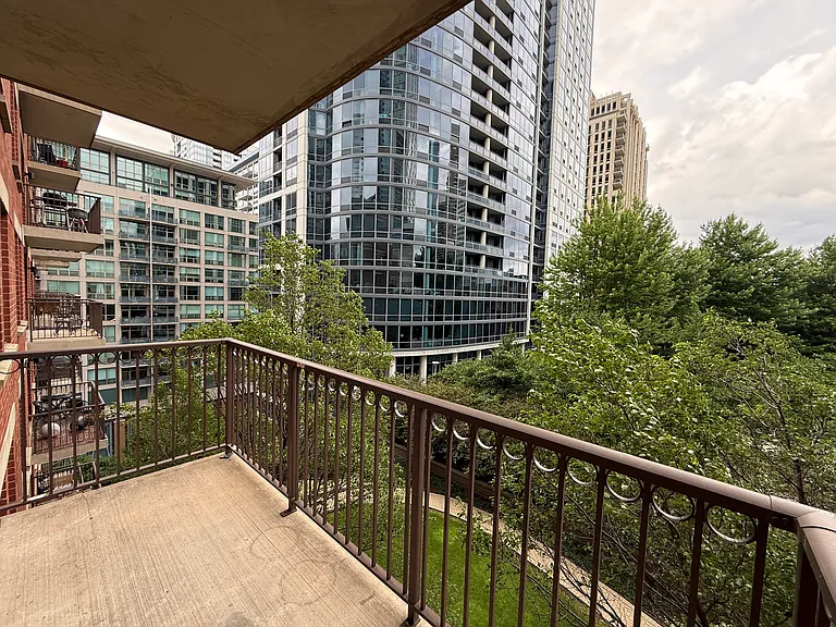 1250 S Indiana Ave #1013 — Photo 11