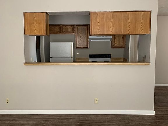 2nd image of 3319 Gardenview Cir
