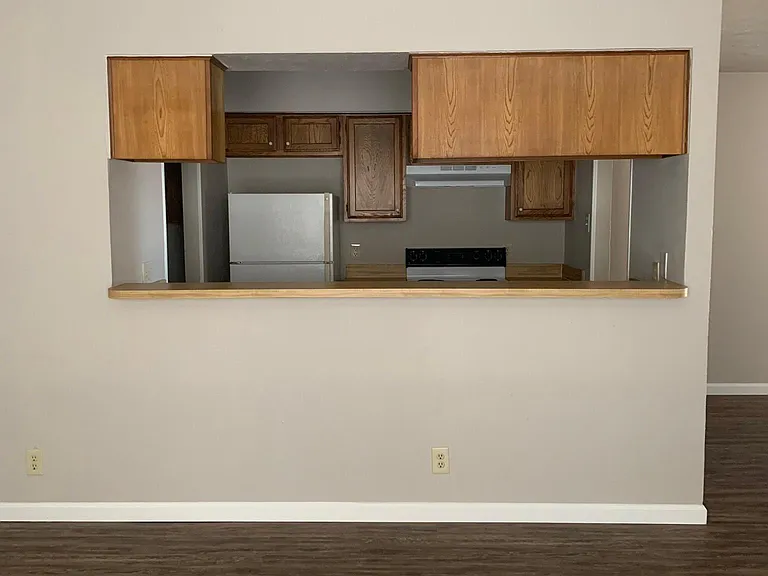 3319 Gardenview Cir — Photo 2