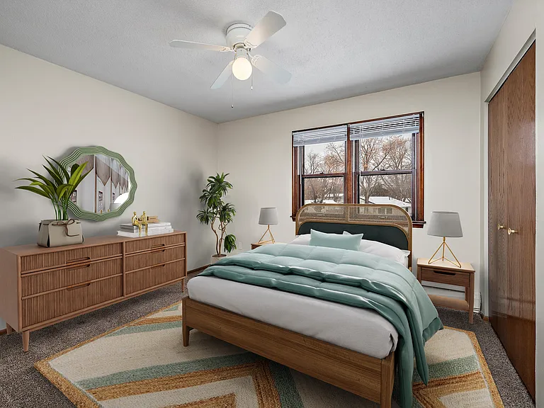 Kings Manor Apartments — Photo 16