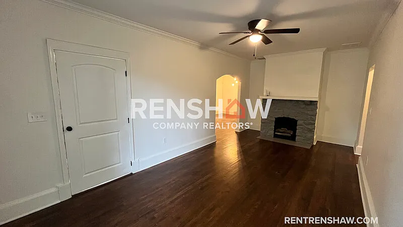 3 bed, 1.5 bath, 2799 sqft, $1,695 — Photo 2