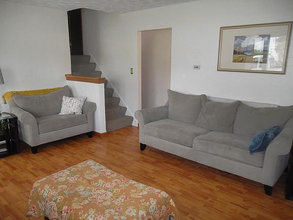 5th image of 159 Parkdale Dr